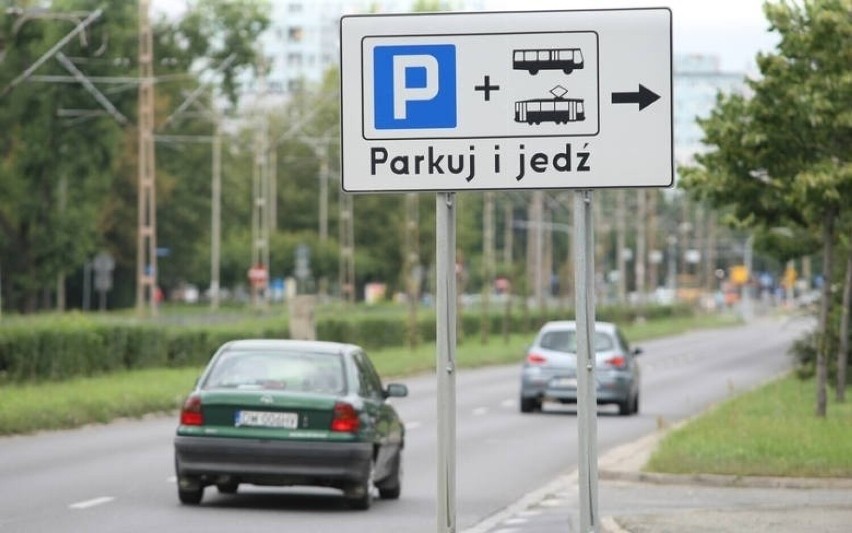 Logo parkingu "Park & Ride"