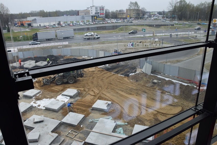 Budowa placu przed Galerią Libero w Katowicach