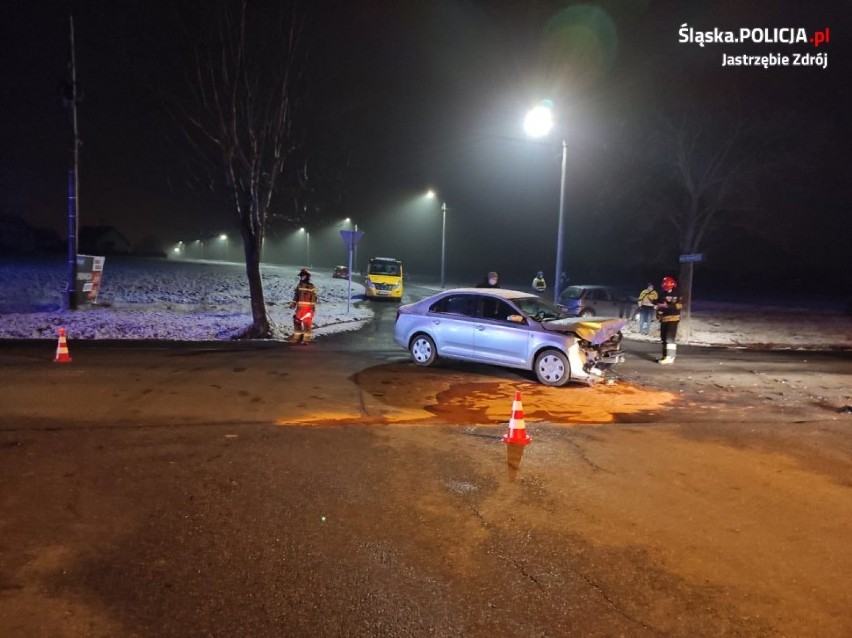 Wypadek w Jastrzębiu. Zderzenie aut w środku nocy na...