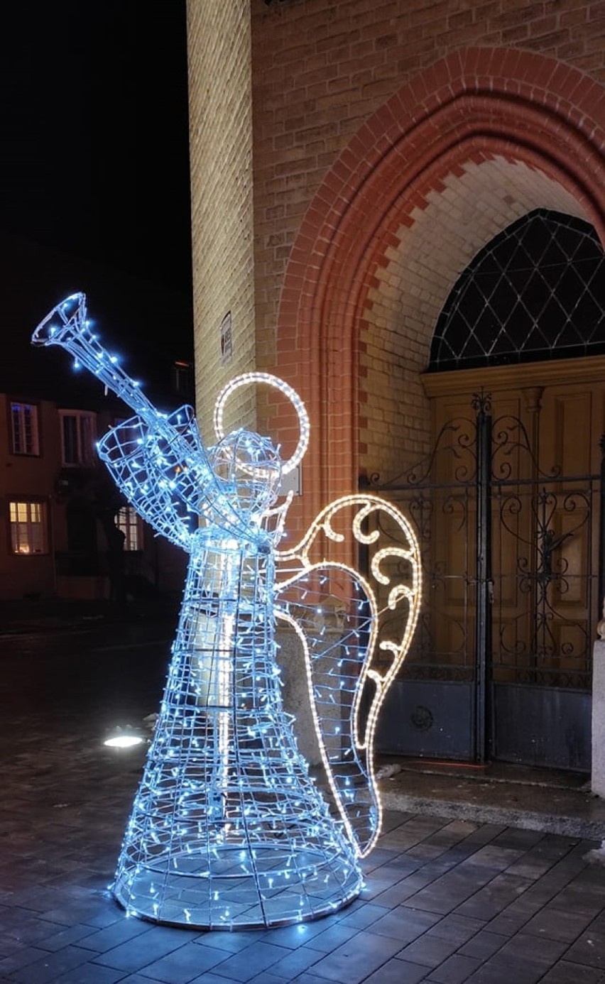 Nowy Staw. Świąteczny wystrój miasteczka jeszcze bogatszy [ZDJĘCIA]. Pojawiły się nowe ozdoby