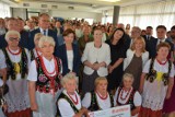 Minister Marlena Maląg w Radomsku. Spotkania w Klubie Senior+ i MDK. ZDJĘCIA
