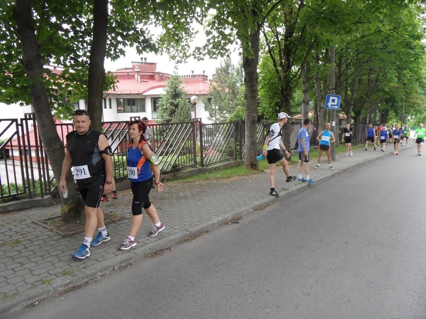 XVII Bieg na Górę Żar. Blisko 300 biegaczy na starcie [NOWE ZDJĘCIA+WIDEO]