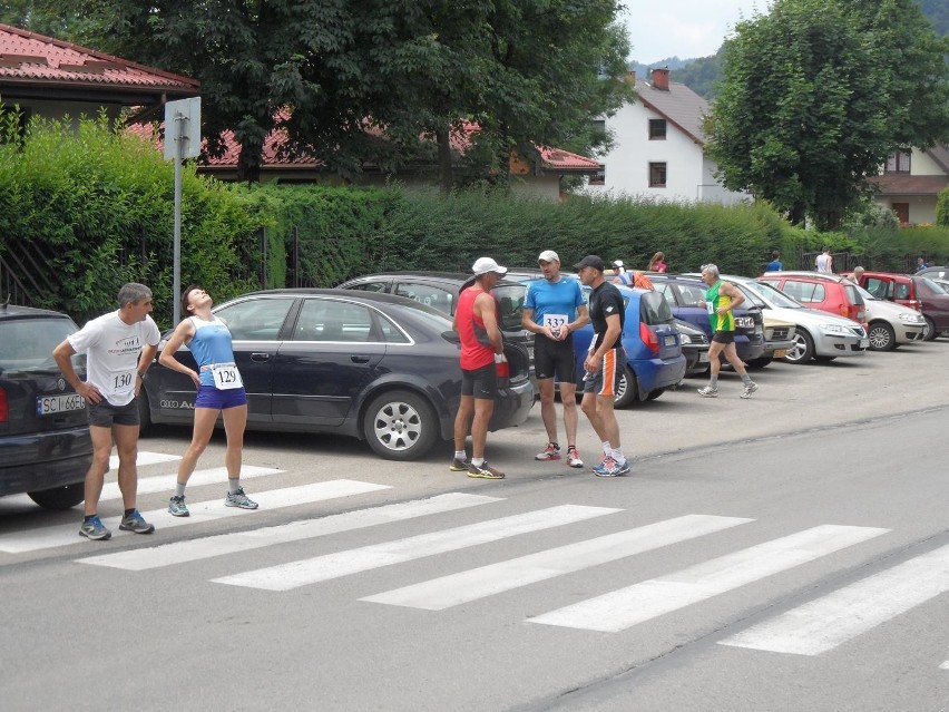 XVII Bieg na Górę Żar. Blisko 300 biegaczy na starcie [NOWE ZDJĘCIA+WIDEO]