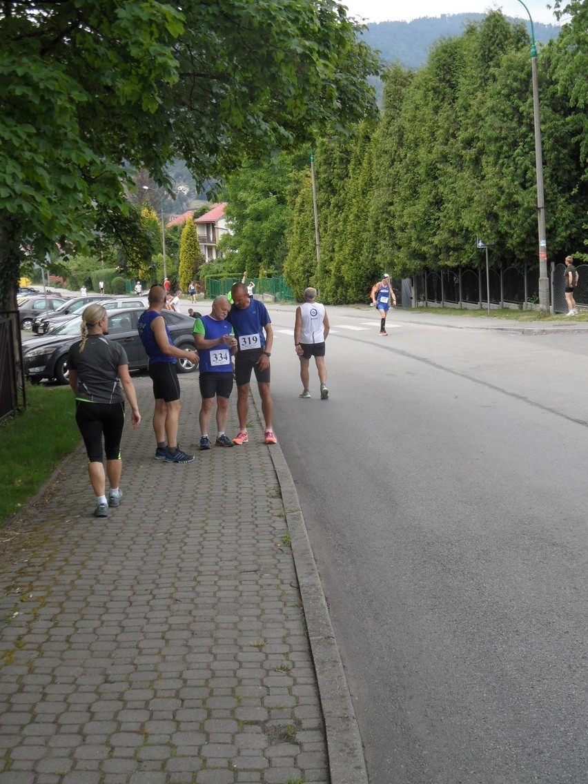 XVII Bieg na Górę Żar. Blisko 300 biegaczy na starcie [NOWE ZDJĘCIA+WIDEO]