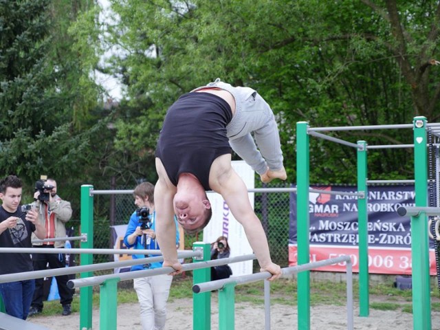 Za nami pierwsze w naszym mieście Ogólnopolskie Zawody Street Workout

ZOBACZ TEŻ: Polub nas na Facebooku i bądź na bieżąco z informacjami z Wodzisławia Śl. i okolic! [KLIKNIJ W LINK]