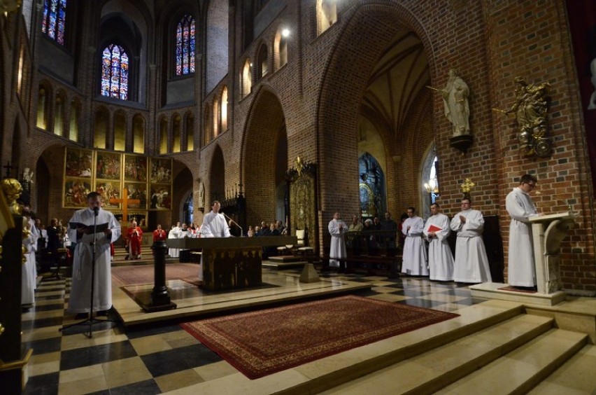 Liturgia Wielkiego Piątku w Katedrze Poznańskiej
