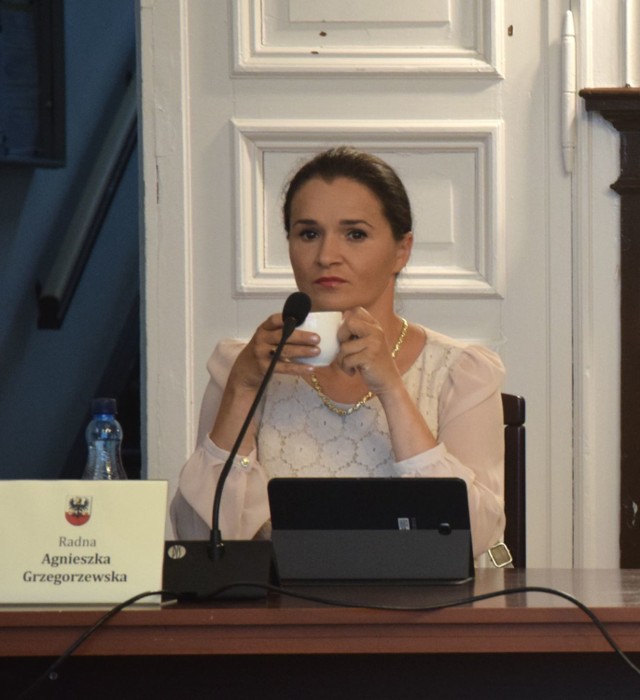 Radna Agnieszka Grzegorzewska na jednej z sesji Rady Powiatu już w trakcie epidemii.