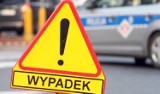 Zderzenie opla i hyundaia na ul. Malborskiej w Prabutach. Dwie osoby zostały przewiezione do kwidzyńskiego szpitala