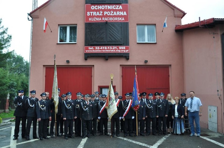 Strażacy z Kuźni Raciborskiej uzbierali na nowy sztandar