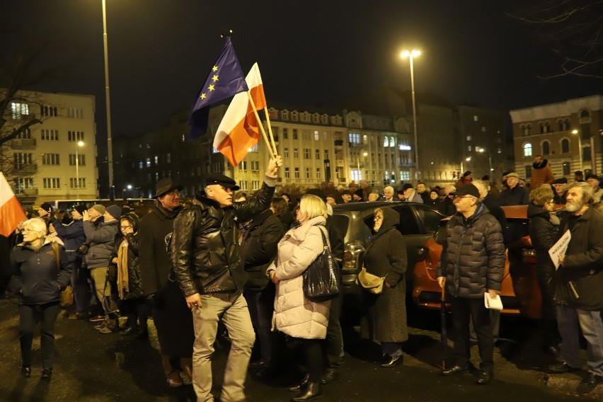 Łodzianie protestowali przed gmachem sądu