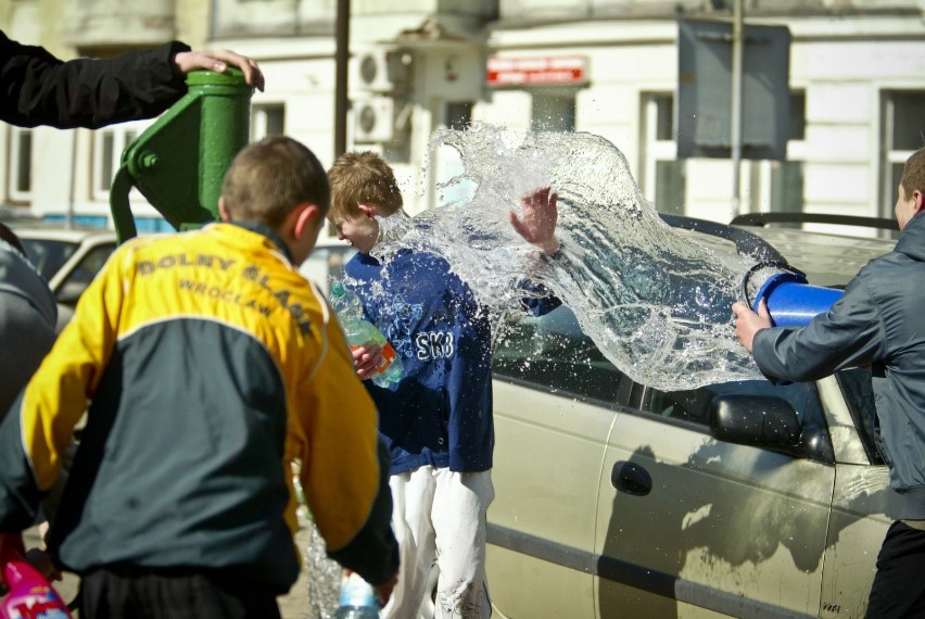 Lany poniedziałek jak Ice Bucket Challenge. Tak kiedyś...