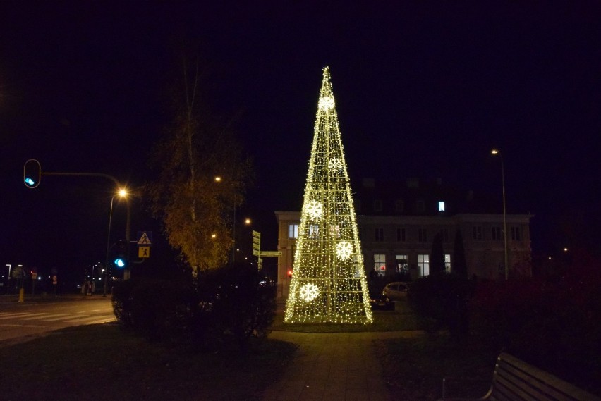 Ulice Pruszcza Gdańskiego rozświetliły świąteczne iluminacje. Sprawdź, gdzie czuć magię świąt |GALERIA ZDJĘĆ