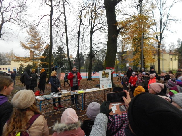 Kolejna edycja Rajdu Niepodległościowego za nami! Organizatorami wydarzenia był szamotulski oddział Polskiego Towarzystwa Turystyczno-Krajoznawczego. W rajdzie udział wzięło ponad 470 uczestników z Szamotuł i okolicznych miejscowości, na których czekały nagrody i wyróżnienia.