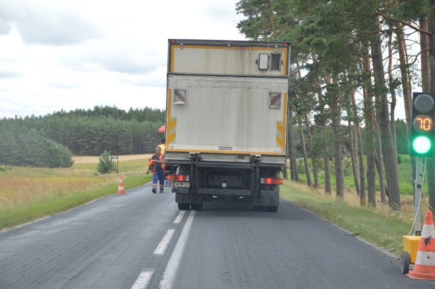 Utrudnienia w ruchu na drodze 212 z Bytowa do Chojnic. Trwa remont nawierzchni. Ruch odbywa się wahadłowo