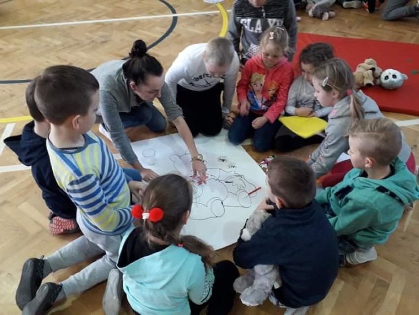 Gmina Stegna. Dzieci wzięły udział w Święcie Pluszowego Misia [ZDJĘCIA]