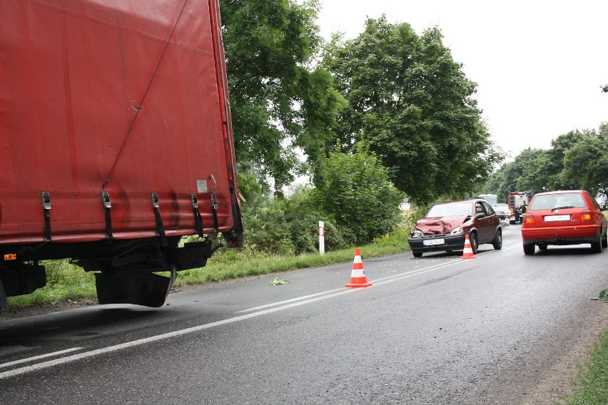 DOLSK, GOSTYŃ - Dwa wypadki pod Dolskiem. Zginęła jedna osoba. ZOBACZ ZDJĘCIA