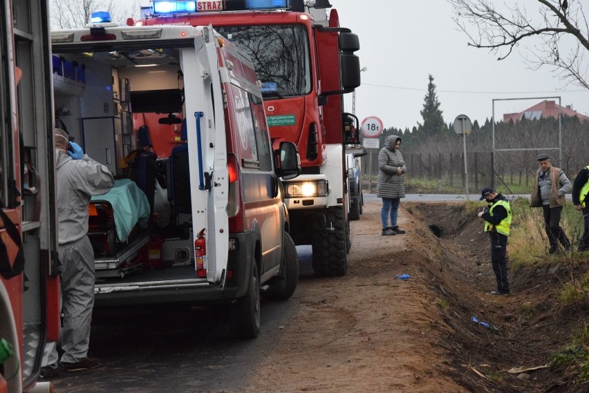 Wypadek w Julkowie. Rannego kierowcę zabrał śmigłowiec LPR [ZDJĘCIA]