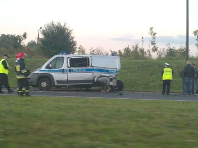 Dziś nad ranem kierowca fiata ducato zderzył się z BMW. Trzy ...