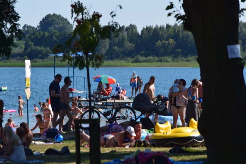 Czy na plażach w Powidzu i Przybrodzinie będzie w ten weekend tłoczno?