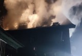Groźny pożar domu w Gródkowie. Akcja gaśnicza trwała kilka godzin. Trwa zbiórka dla poszkodowanej rodziny 
