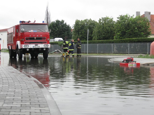 Strażacy musieli m.in. wypompowywać wodę z ul. Kilińskiego w Zaniemyślu