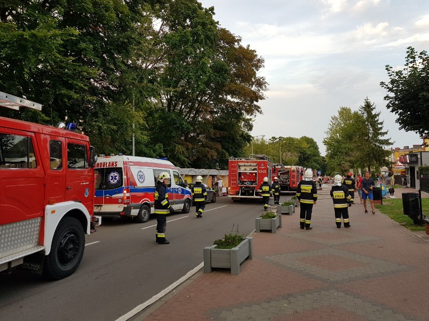 Groźny pożar we Władysławowie (19.08.2018). W barze na ul. Sportowej zapaliły się butle z gazem