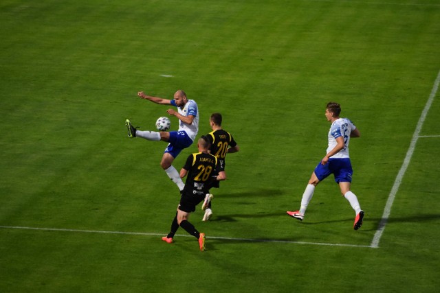GKS Jastrzębie przedłużył o miesiąc kontrakty z dwunastoma zawodnikami.