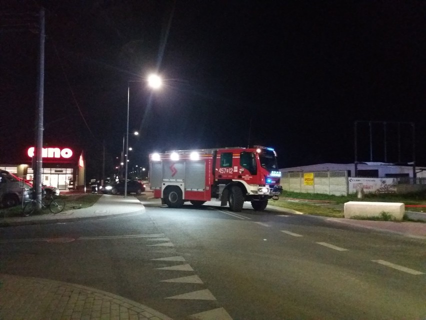 Olbrzymi pożar w Żarach. Pali się hala opuszczona po dawnym markecie przy ul. Zielonogórskiej