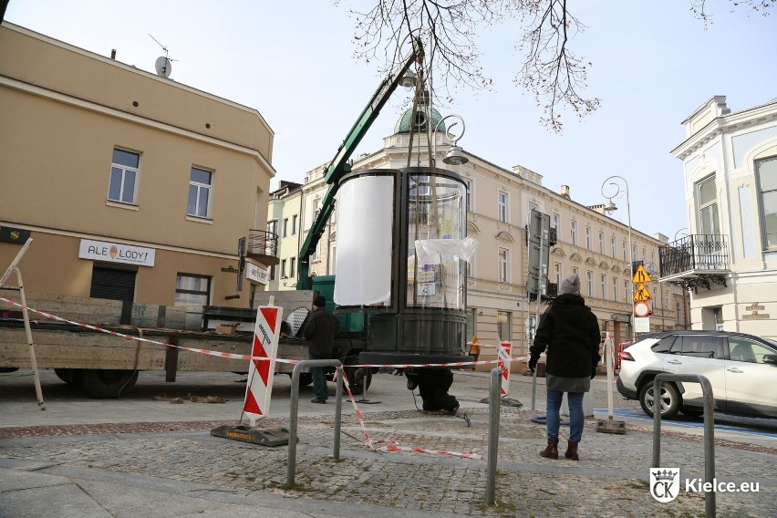 Tajemnicze budki stanęły w centrum Kielc. Co się w nich znajdzie?