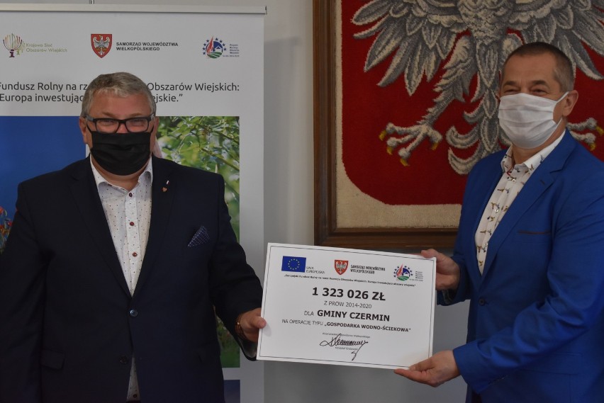 Podpisanie umów w Urzędzie Gminy w Czerminie