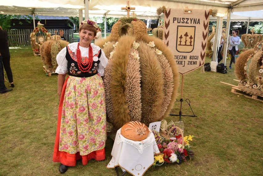 Na głównej ilustracji zwycięska korona żniwna z Chróściny....