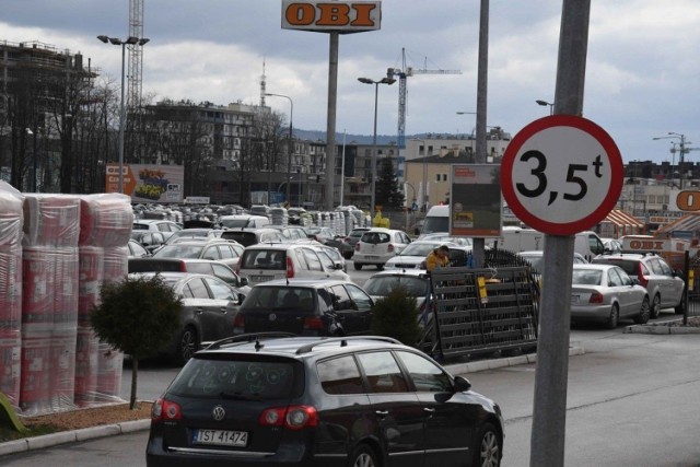 W sobotę, 21 marca, w kieleckim sklepie OBI było mnóstwo klientów.