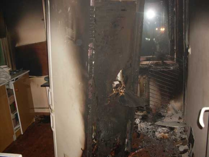 Groźny pożar na Stawkach. W nocy paliło się mieszkanie (zdjęcia)