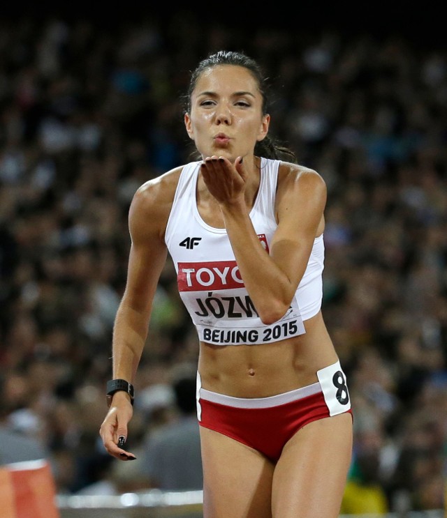 2. Joanna Jóźwik (lekkoatletyka, biegi) 

Karierę rozpoczęła w Stalowej Woli, od 2013 roku jest zawodniczką AZS-AWF Warszawa. Swój największy jak dotąd sukces osiągnęła podczas w 2014 roku podczas ME w Zurychu, gdzie wywalczyła brązowy medal w biegu na 800 metrów. 

Od dzieciństwa marzyła o karierze modelki i częściowo swoją pasję realizuje – w wolnych chwilach pozuje do zdjęć, ma za sobą nawet występ na pokazie w Nowym Jorku! Zarzeka się jednak, że w sesji rozbieranej nigdy nie wystąpi.