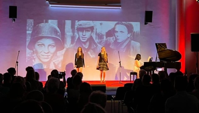 Koncert upamiętniający 78. rocznicę wybuchu Powstania Warszawskiego odbył się w poniedziałek, 1 sierpnia w Ostrowieckim Browarze Kultury.
