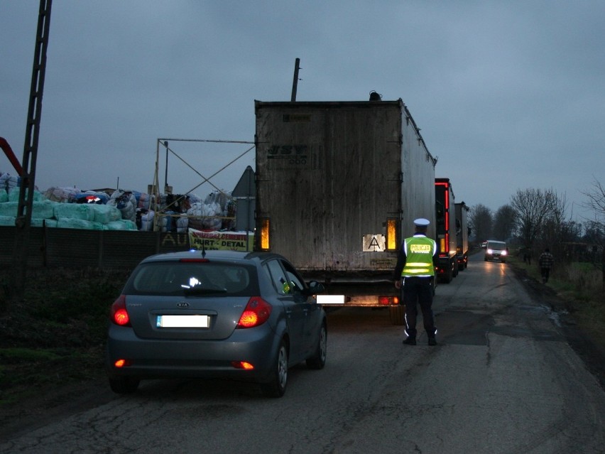 Transporty z odpadami pod lupą policjantów z Radziejowa i inspektorów ITD z Włocławka [zdjęcia]
