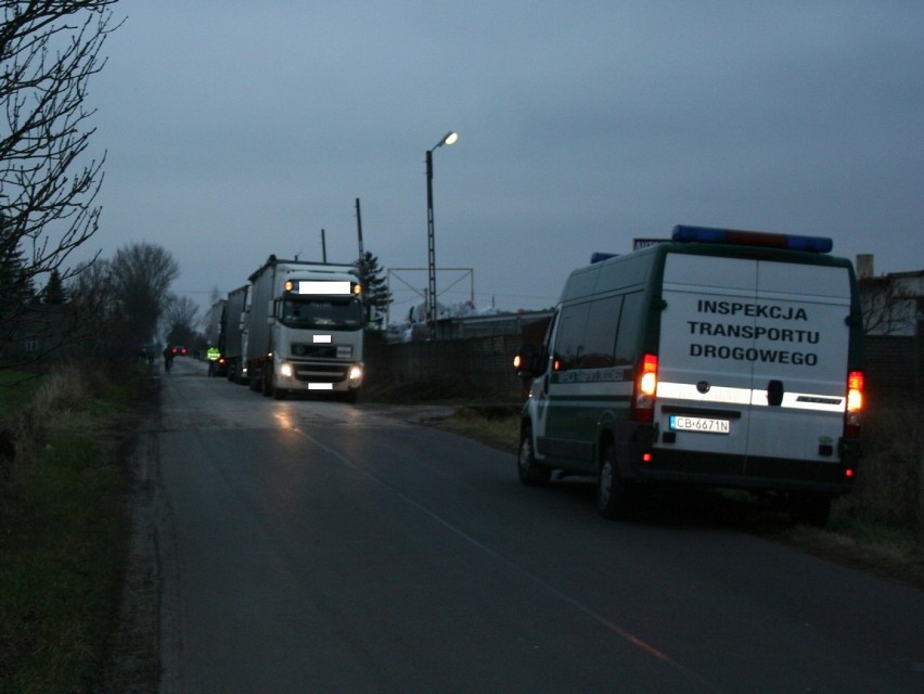 Transporty z odpadami pod lupą policjantów z Radziejowa i inspektorów ITD z Włocławka [zdjęcia]