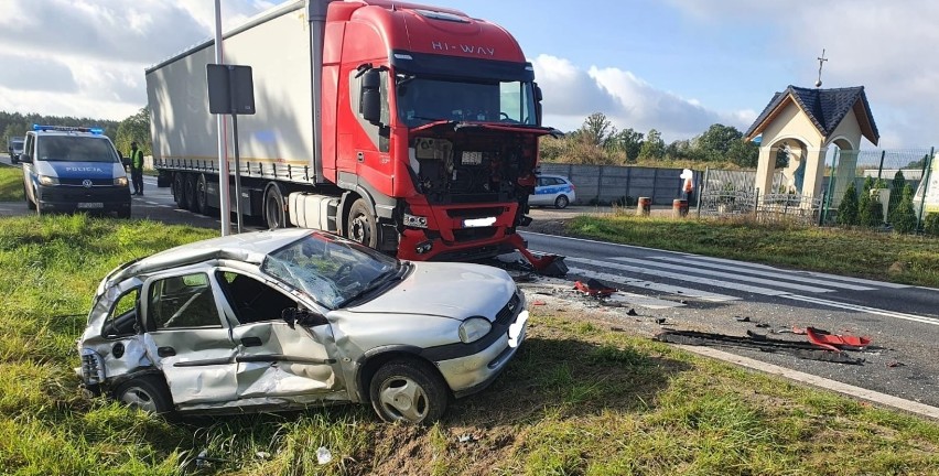 Wypadek na obwodnicy Nowego Tomyśla. Wpadł Oplem pod tira. Był pijany