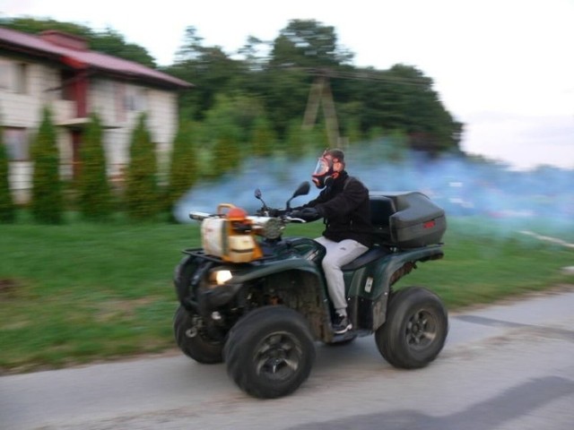 W Sandomierzu walka z komarami prowadzona jest za pomocą metody  zamgławiania.