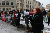 Kraków: demonstracja antyfutrzarska w obronie zwierząt na Rynku Głównym [NOWE ZDJĘCIA]