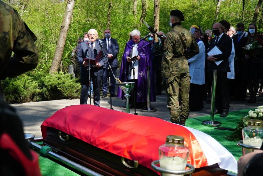 Pogrzeb Krystyny Łybackiej w Poznaniu. Byłą minister edukacji wspomina starosta Mariusz Zgaiński