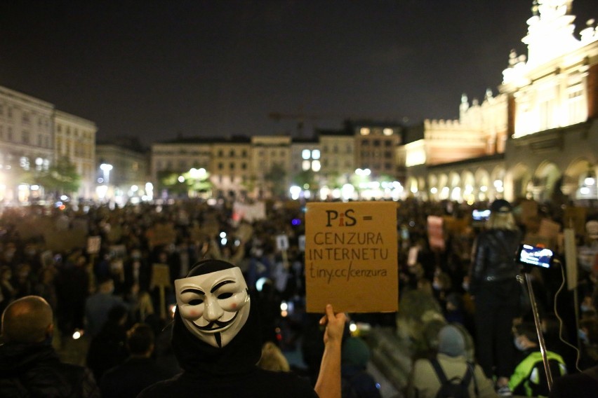 Protest w Krakowie, tym razem branży gastronomicznej. "Zabierane jest nam miejsce pracy" [ZDJĘCIA]