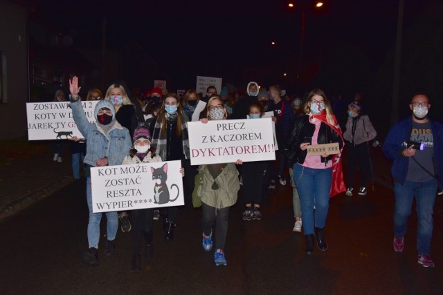 Protest - spacer kobiet w Łabiszynie.