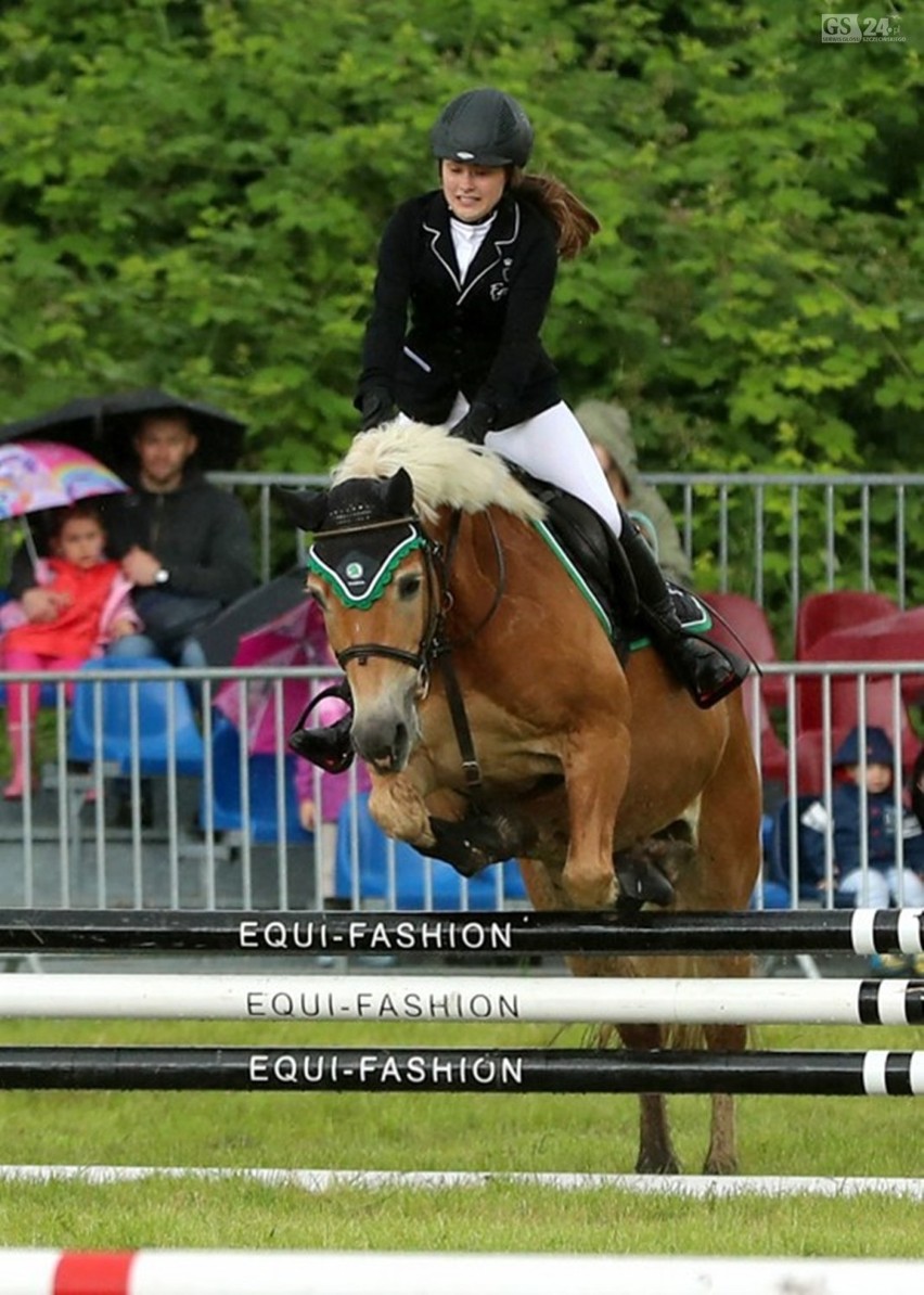 Sedina Horse Show 2017. Konne widowisko w strugach deszczu [zdjęcia]