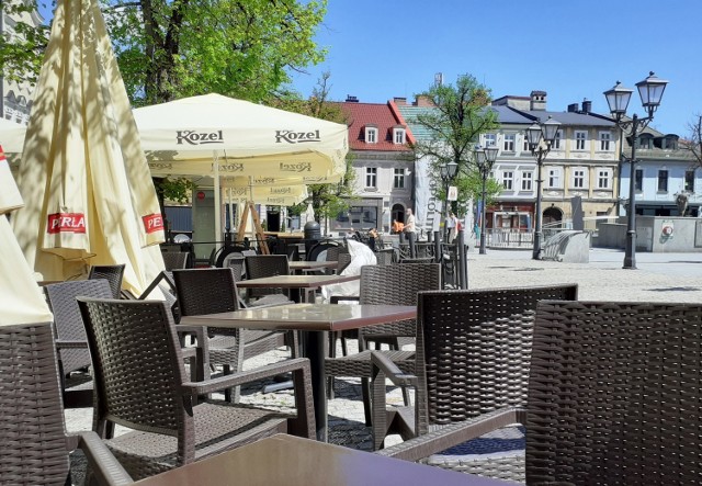 Rynek w Bielsku-Białej. W tym roku tylko 9 przedsiębiorców zdecydowało się wziąć udział w przetargu na najem 13 miejsc na ogródki gastronomiczne