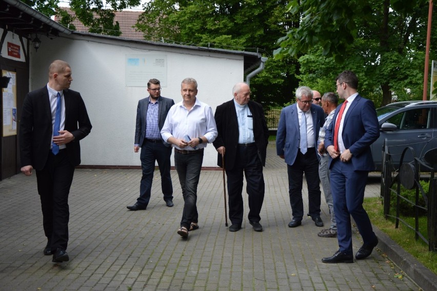 13 czerwca w ramach kampanii prezydenckiej rzecznik rządu Piotr Müller oraz europoseł Ryszard Czarnecki spotkali się z wyborcami