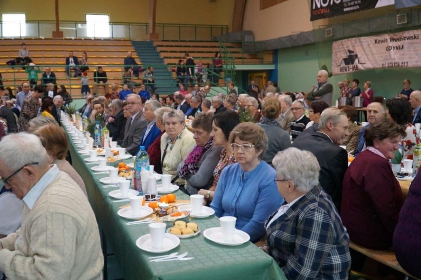 Ponad 1000 osób wzięło udział w jubileuszowej Biesiadzie Seniorów w Przodkowie [ZDJĘCIA]