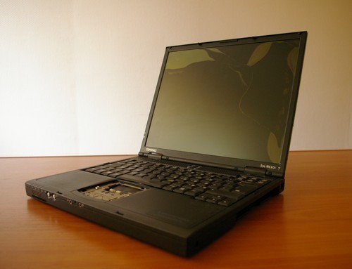 Leszno: Policja zatrzymała oszustów oferujących zniszczone laptopy [ZDJĘCIA]