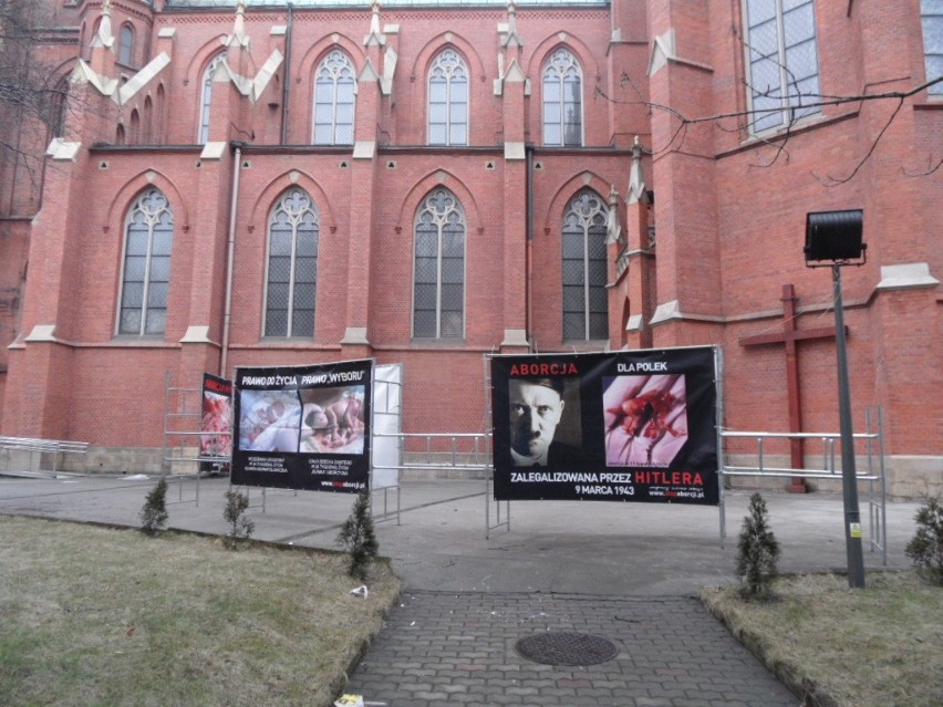KRÓTKO: Wystawa przeciwko aborcji przy bytomskim kościele