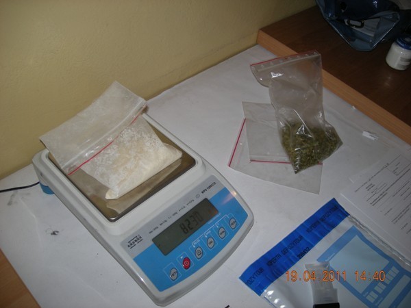 Policjanci znaleźli narkotyki w puszce po kociej karmie